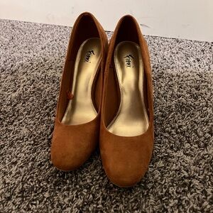 ❌RESERVED❌🤎Beautiful rust colored heels🤎